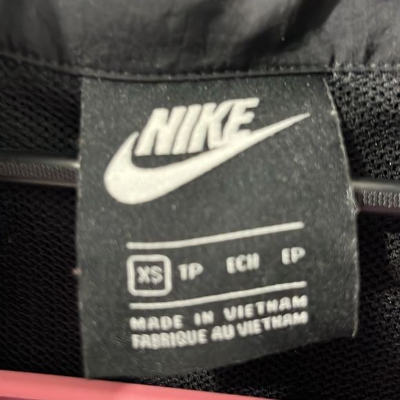 Nike windbreaker converts to belt bag - Picture 8 of 12